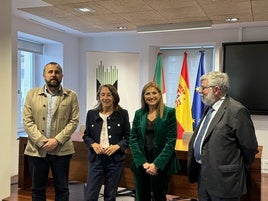 Alberto Alonso, Marisol Garmendia, María Jesús San José y Florencia Domínguez, esta mañana en el Memorial de las Víctimas del Terrorismo en Vitoria.