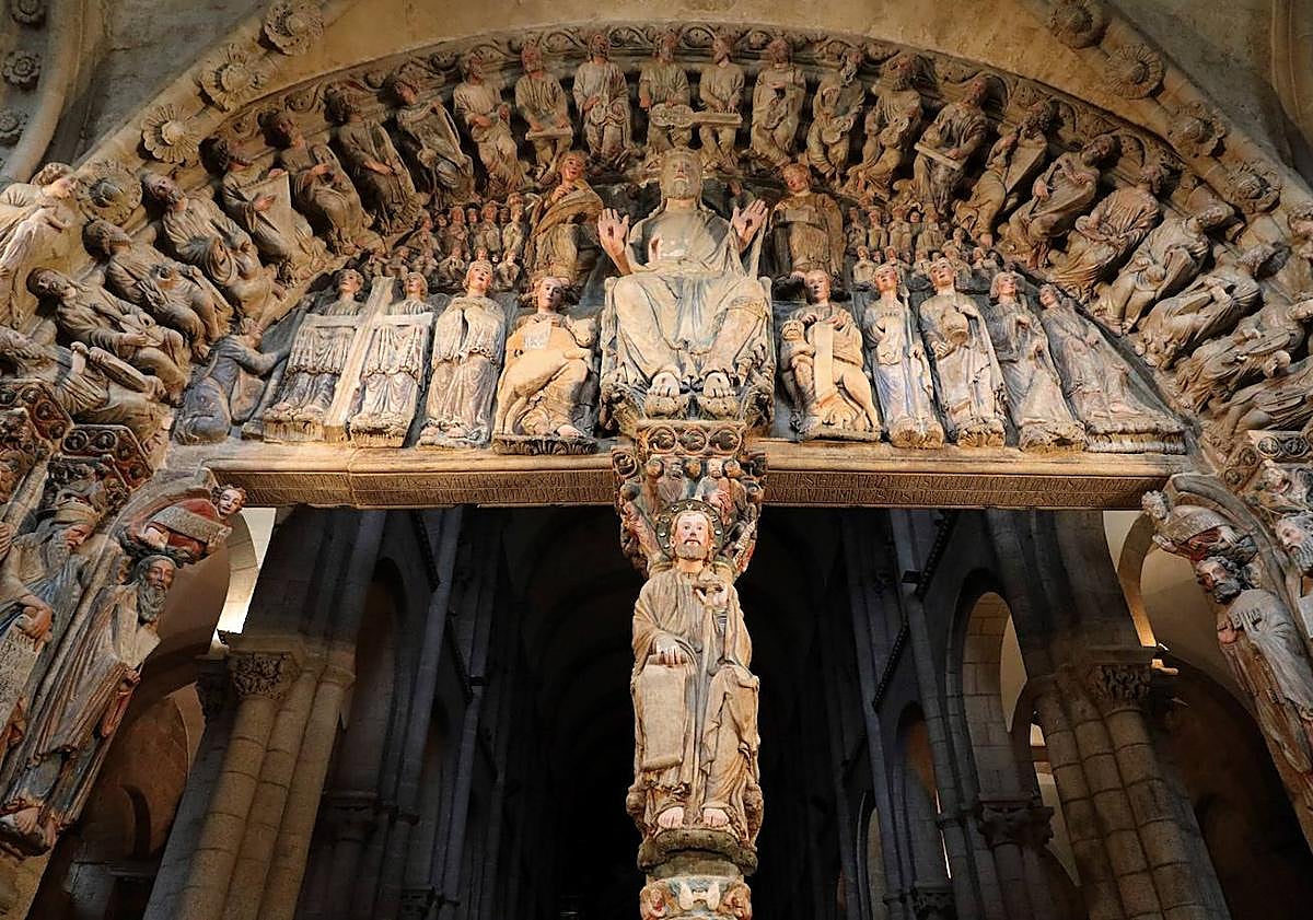 Imagen principal - Imágenes del pórtico en su reapertura en 2018. 