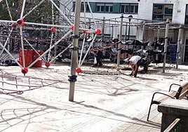 Ha comenzado la importante obra de reforma en el parque infantil de Emeterio Arrese.