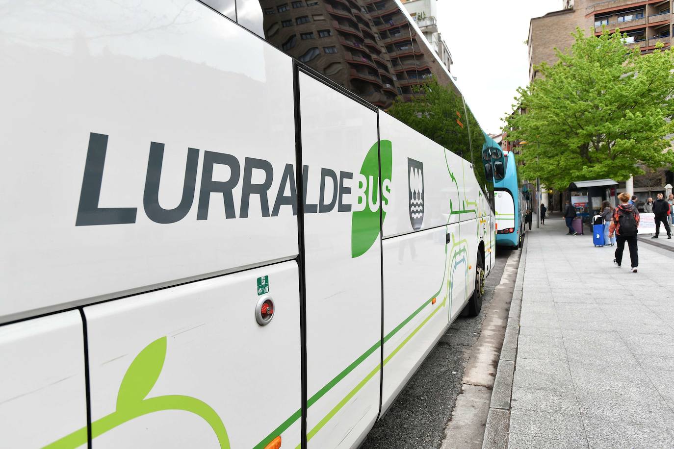 Un autobús, en servicio.