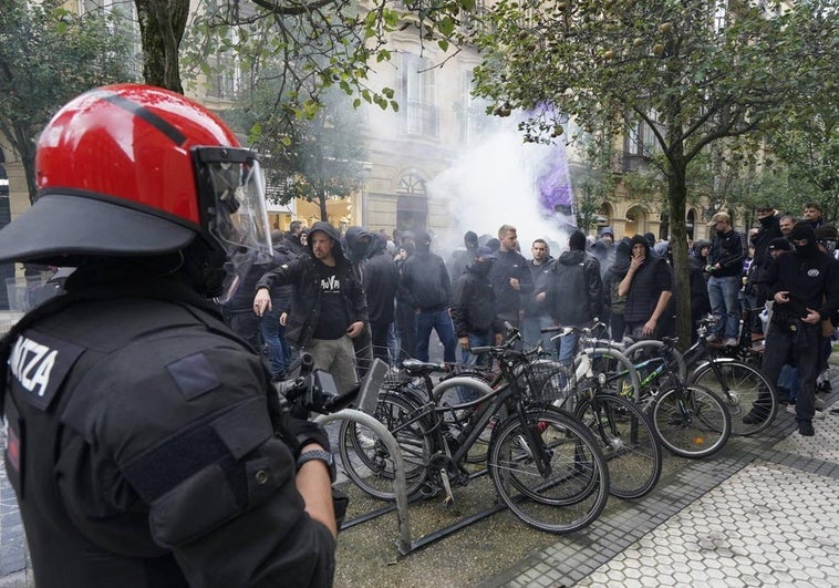 La 'kalejira' de los ultras del Anderlecht finaliza sin incidentes destacables