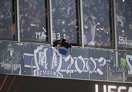 En libertad dos de los cinco ultras del Anderlecht detenidos tras provocar destrozos y lanzar objetos a la afición de la Real Sociedad
