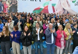 Los principales dirigentes del PNV, tanto del partido como institucionales, el pasado domingo en el Alderdi Eguna.