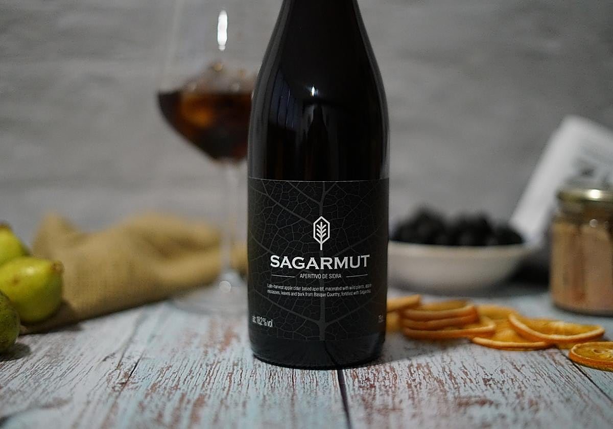 Sagarmut, una mezcla de sidra y vermut que ha lanzado Zapiain.