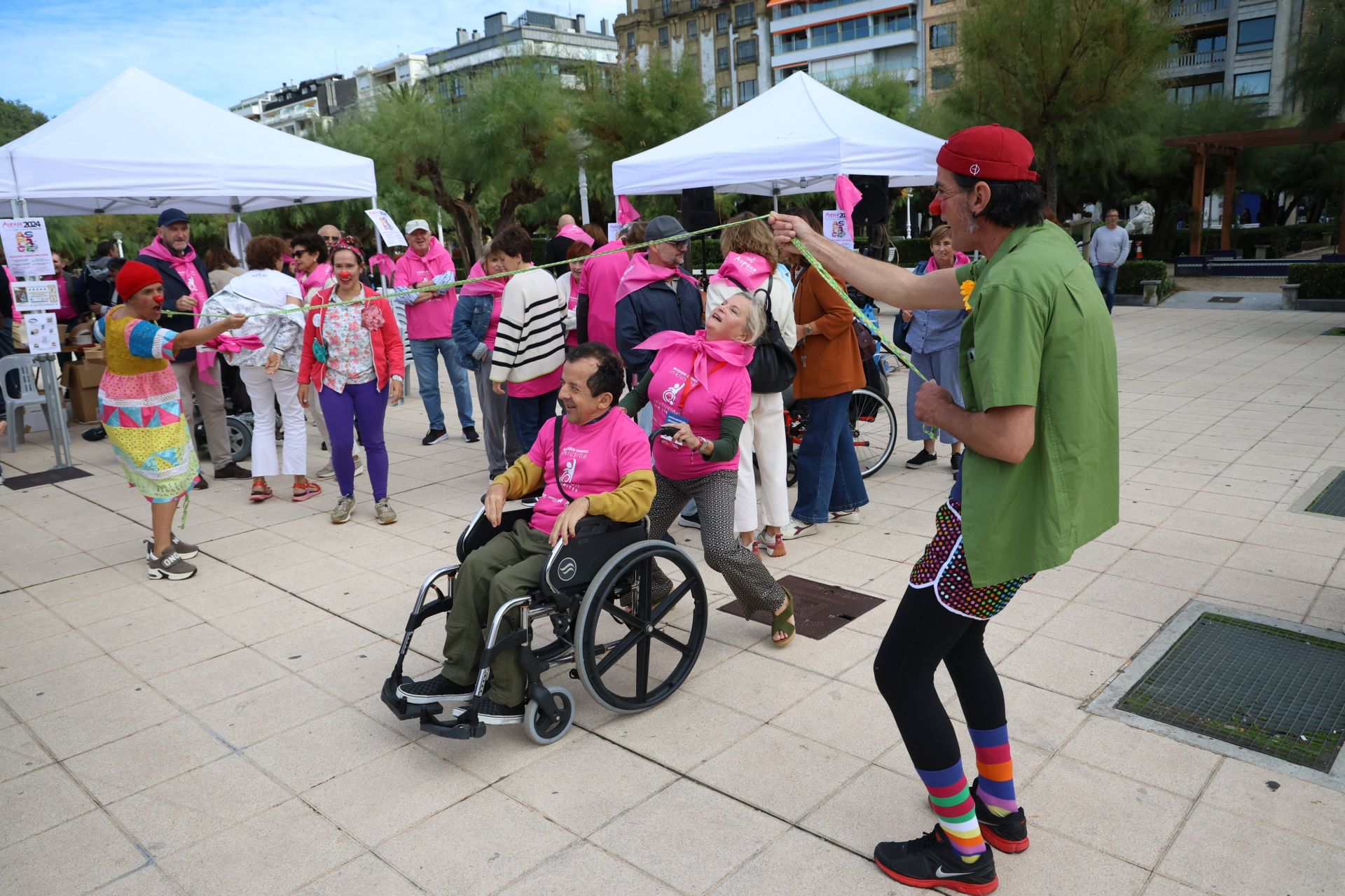 La marcha solidaria de la asociación Aspace en imágenes