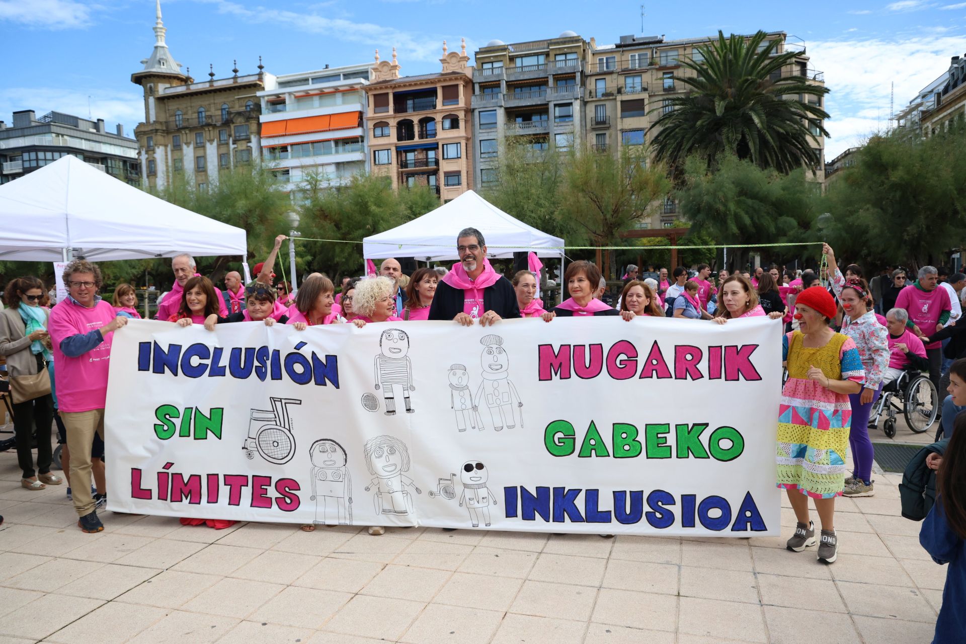 La marcha solidaria de la asociación Aspace en imágenes