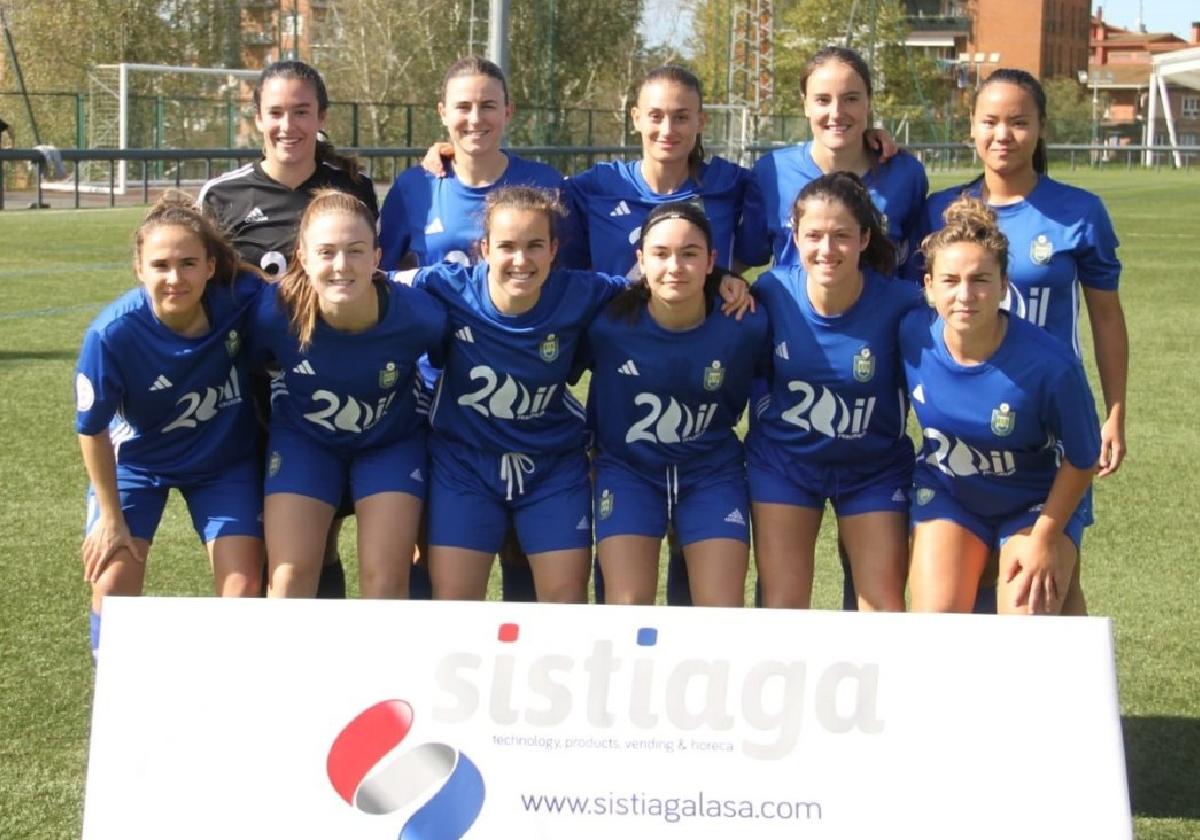 Las jugadoras del Oiartzun, antes del partido que les enfrentó al Logroñés en Plazeta.