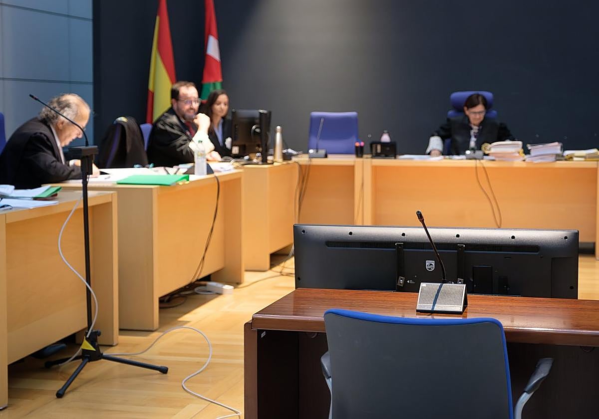 La silla donde declaran los testigos durante el juicio por el crimen de Aintzane Pujana, en la Sección Tercera de la Audiencia Provincial.