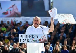 El presidente del EBB, Andoni Ortuzar, durante su intervención en el Alderdi Eguna, en las campas de Foronda.