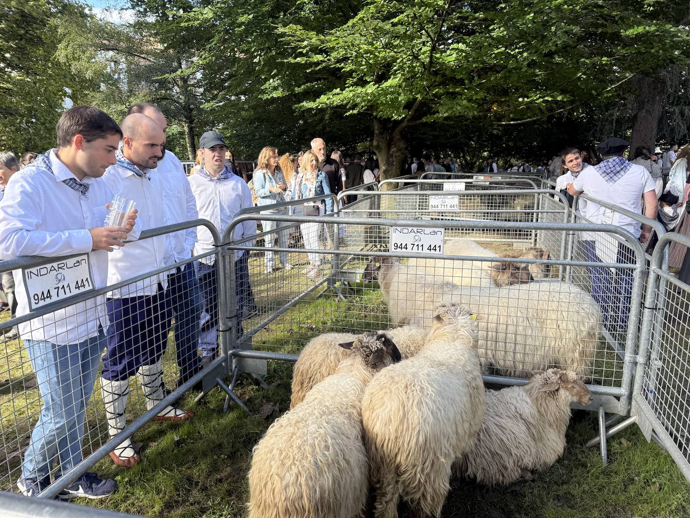 2.600 litros de sidra y 2.000 talos en un txotx multitudinario