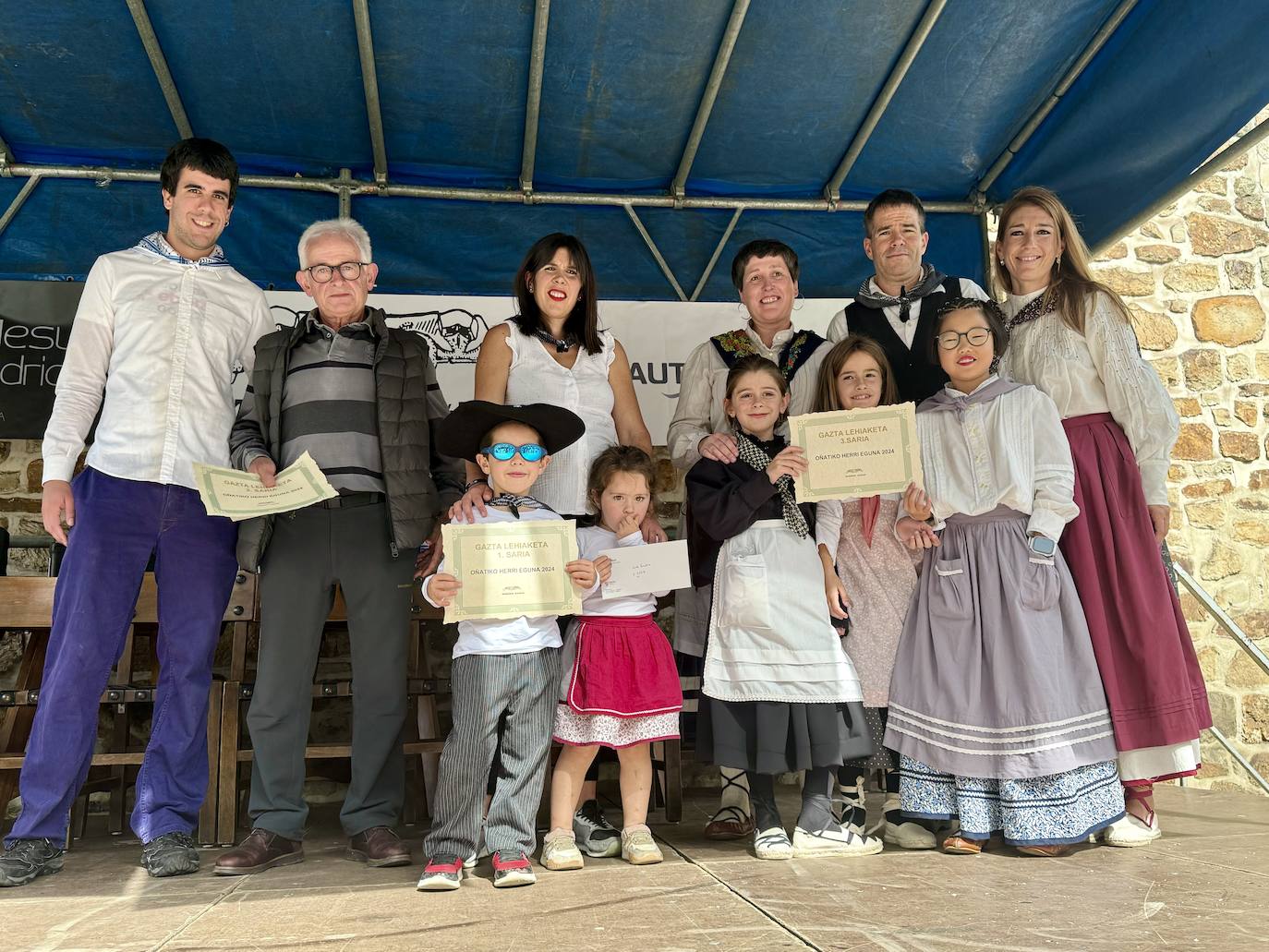 2.600 litros de sidra y 2.000 talos en un txotx multitudinario