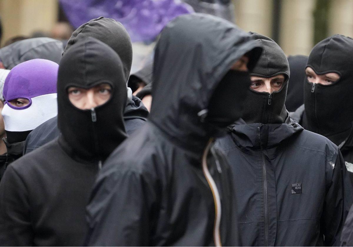 Ultras del Anderlecht el pasado jueves en San Sebastián antes del partido contra la Real Sociedad.