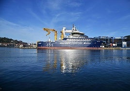 Un buque fabricado en Astilleros Balenciaga, junto a las instalaciones de Zumaia