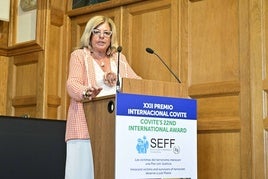 Consuelo Ordóñez, presidenta de Covite, interviene en un acto.