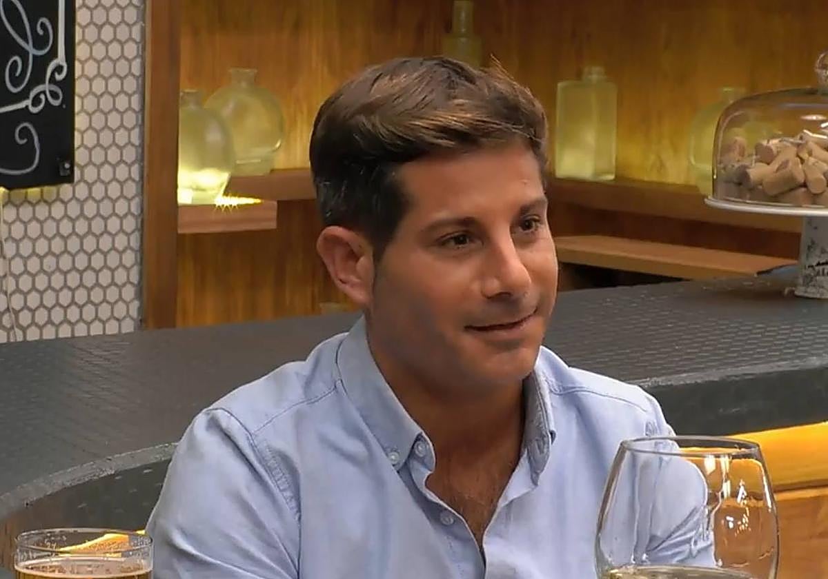 Gonzalo, soltero de Euskadi en el restaurante de First Dates.