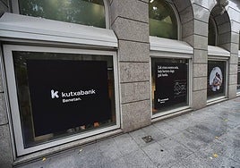 Una oficina de Kutxabank con el nuevo logo