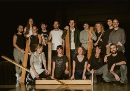 La compañía de danza Kukai escenificará la obra 'Txalaparta' el viernes en Bastero Kulturgunea