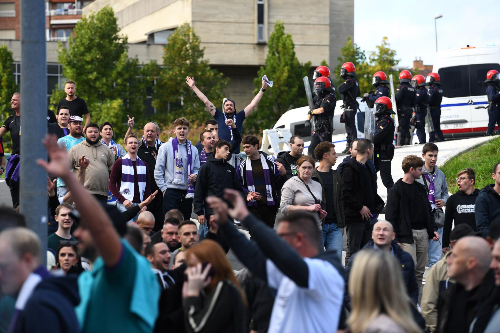 Los ultras del Anderlecht, a su llegada a Anoeta