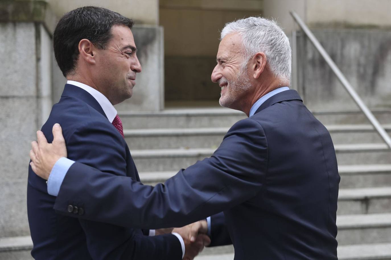 Imanol Pradales e Iñaki Subijana, este miércoles a las puertas del Tribunal Superior de Justicia del País Vasco.