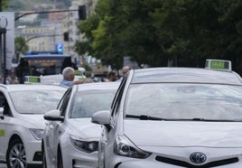 Una fila de taxis en Donostia