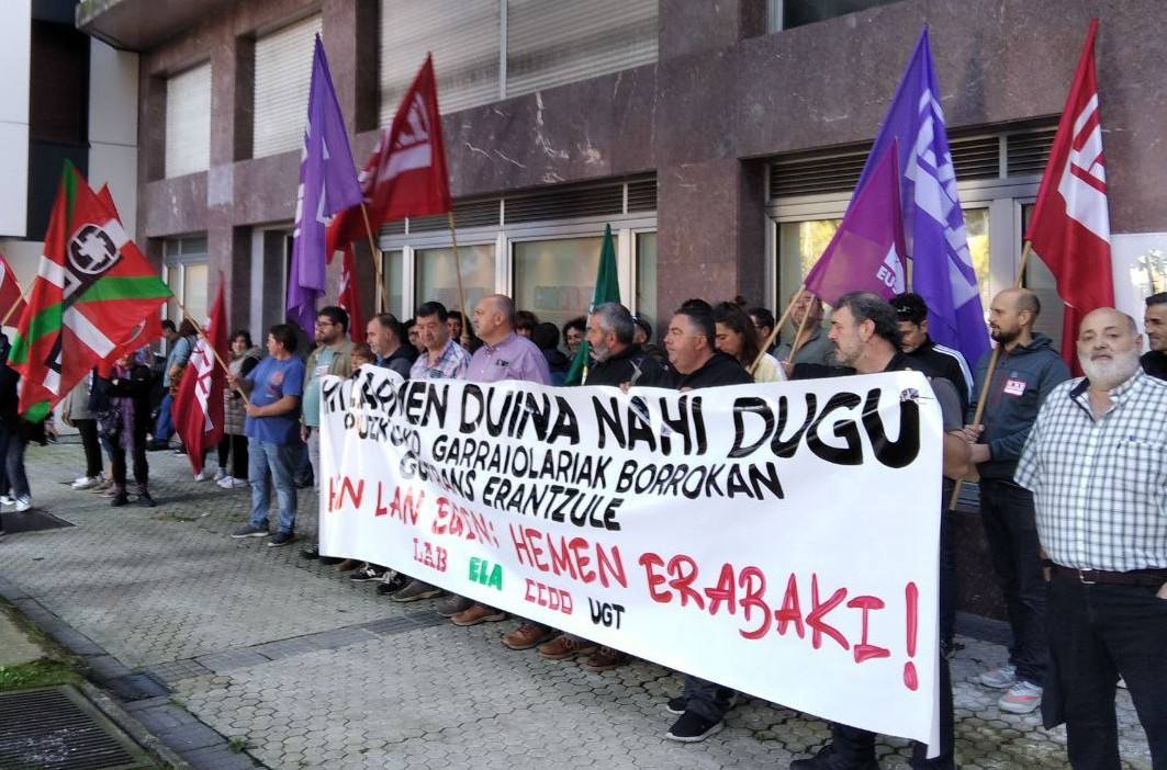 Concentración de trabajadores de Transportes hoy en Donostia