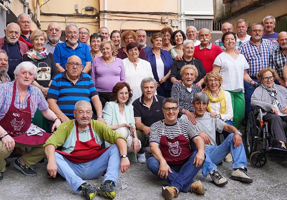 La ya tradicional foto de familia de una jornada para compartir recuerdos.