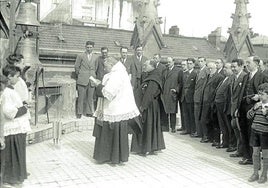 Bendición de las campanas de la iglesia de los Carmelitas.