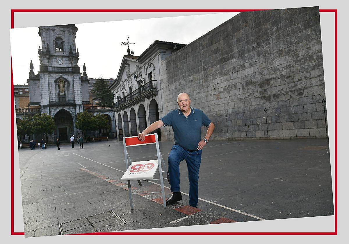 Txomin Mujika, Elgoibarko Foruen plazan.