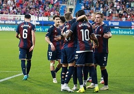 Un cabezazo de Bautista da los tres puntos a los armeros