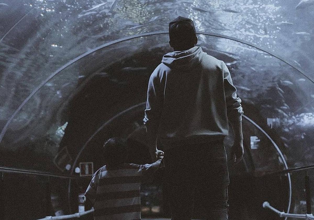 El 'streamer' junto a su hijo, Oliver, en el Aquarium de Donostia.