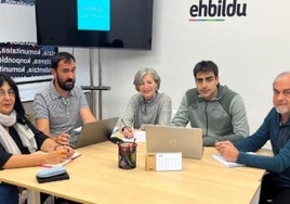 Los ediles de EH Bildu Amaia Gálvez, Jon Altolagirre, Nekane Oruesagasti, Julen Azpeitia y Ritxi Babarro.