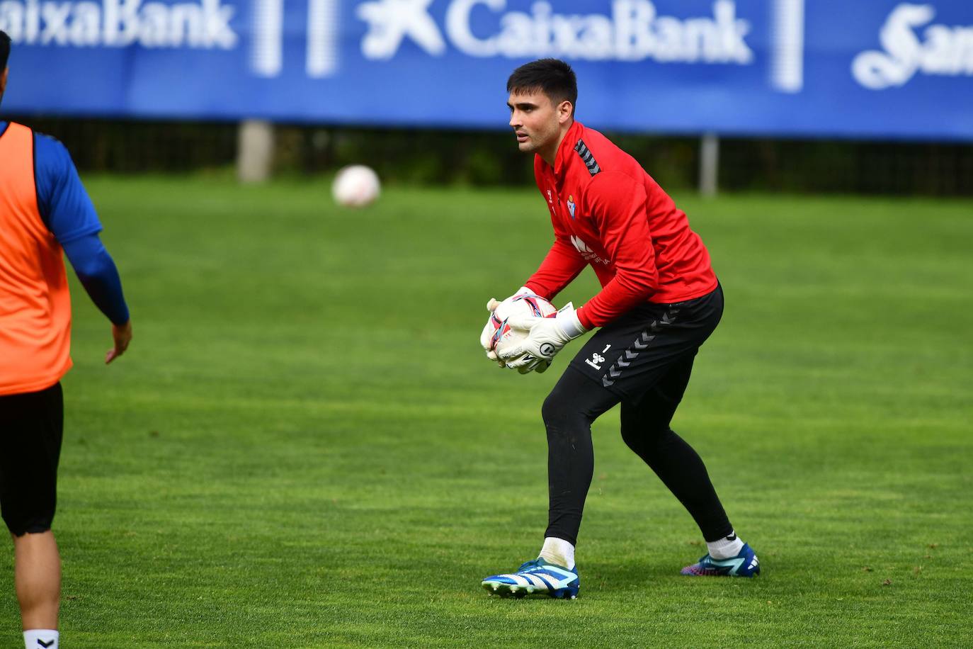 Fuzato busca un compañero en Atxabalpe.