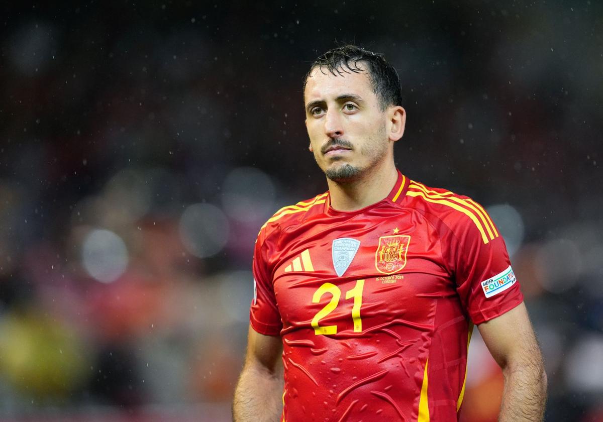 Mikel Oyarzabal, en un momento del duelo de anoche en Córdoba ante Serbia, antes de ponerse el brazalete de capitán.