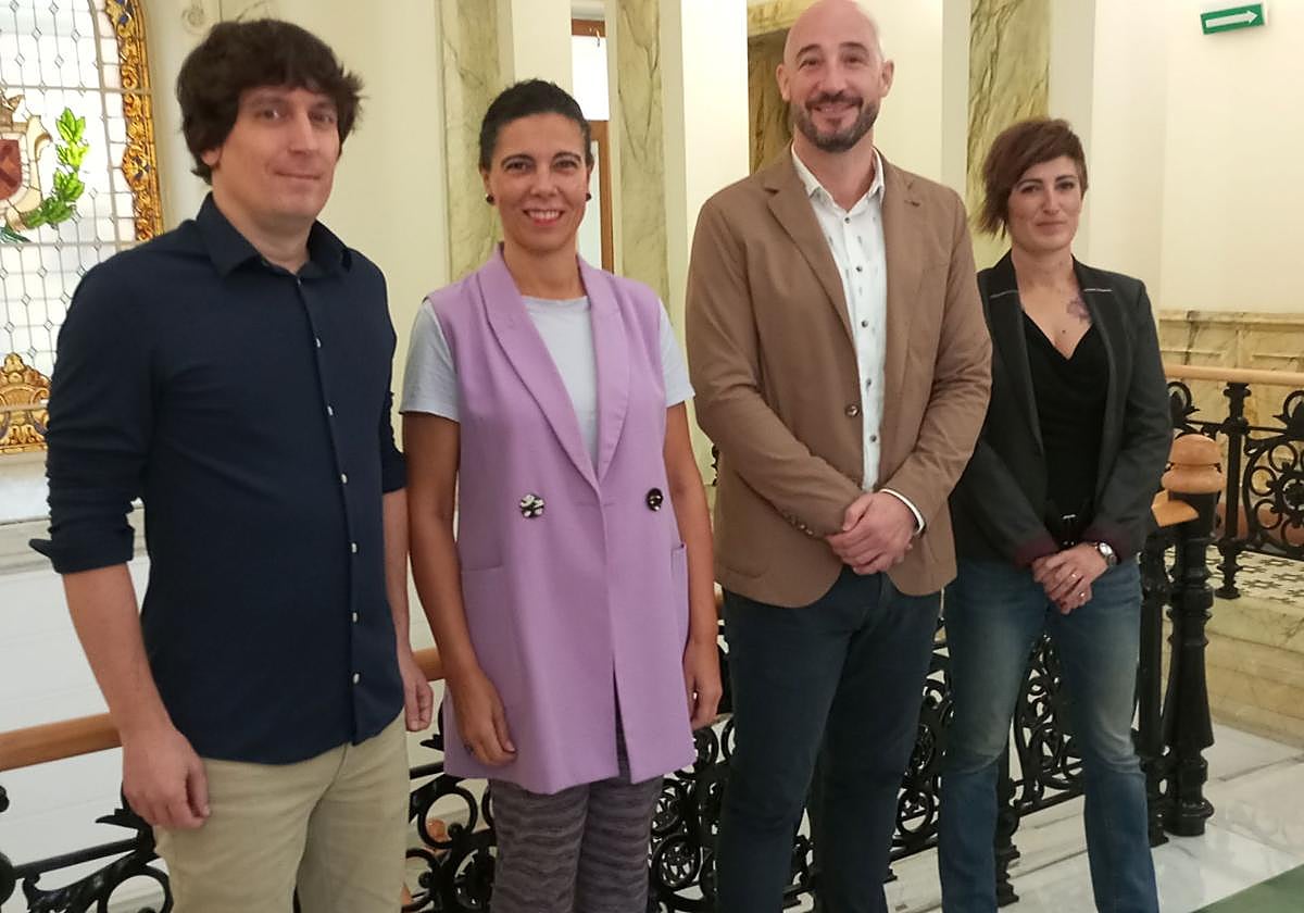 Alberto De la Hoz y Eva Juez, del PNV, junto con los socialistas Jon Iraola y Ana Telleria.