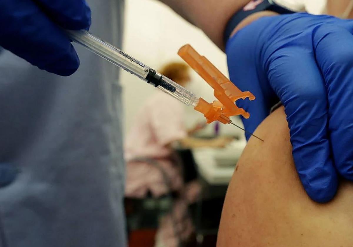 Más de 100.000 vascos se han vacunado ya contra la gripe, un 3,7% más que en 2023