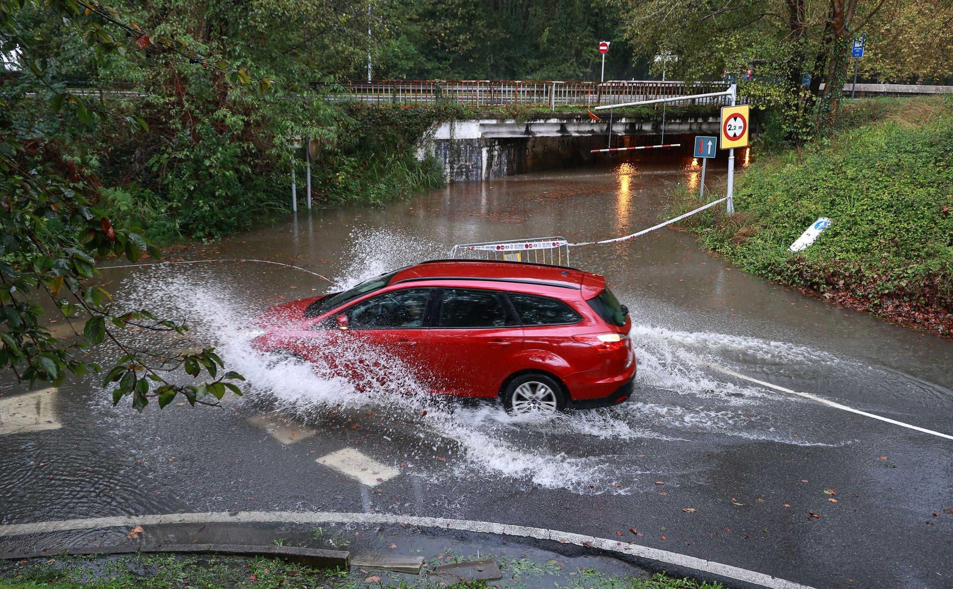 La lluvia hace estragos en el Bidasoa