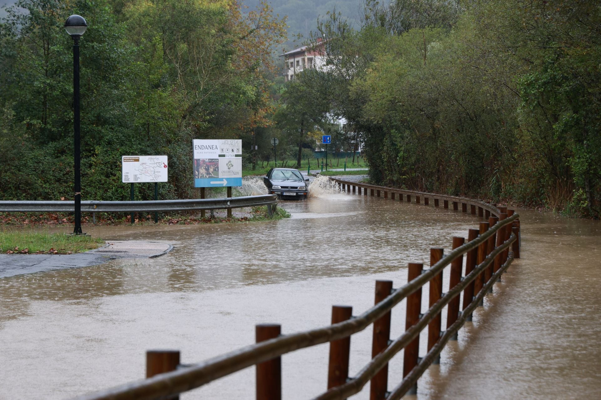 La lluvia hace estragos en el Bidasoa