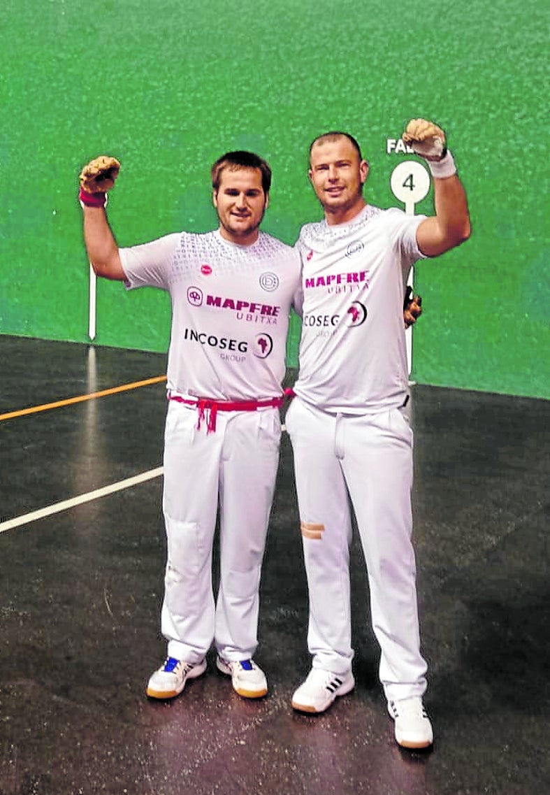 La pareja sénior de Narvaiza y Conde han pasado a octavos de final como segundos de grupo con 5 puntos.