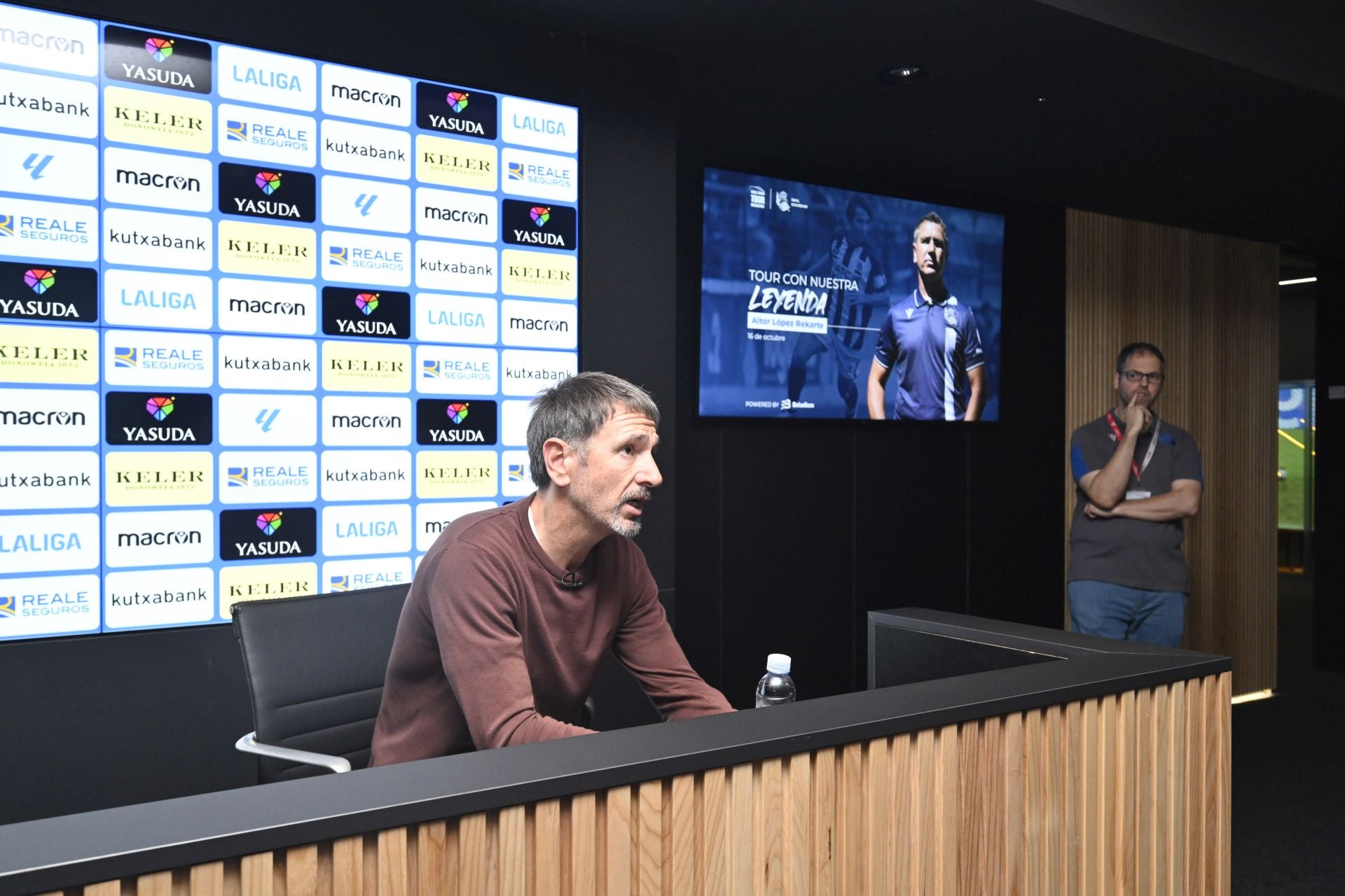 La visita por los rincones del Reale Arena de la mano de las leyendas del club, en imágenes