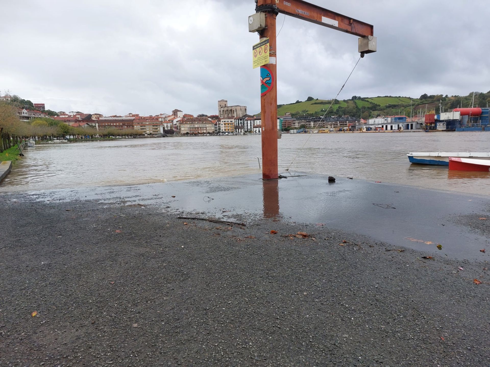 Las fuertes lluvias dejan inundaciones en Zumaia