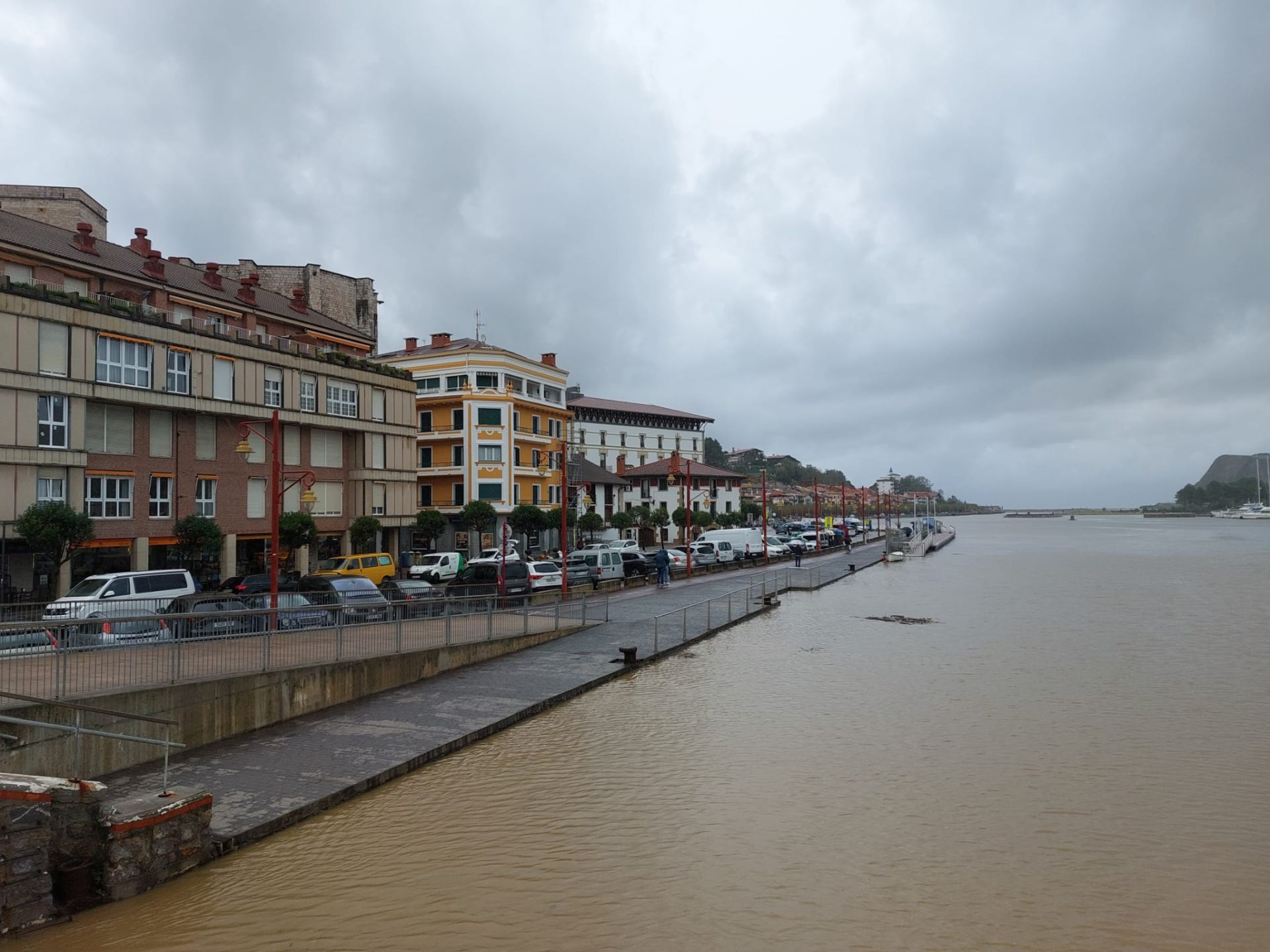 Las fuertes lluvias dejan inundaciones en Zumaia