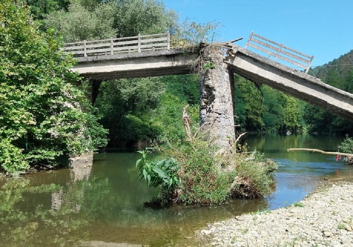 En el pasado, el puente conectaba peatonalmente los dos sentidos de la carretera N-I, uniendo la margen del monte Belkoain y la de Buruntza.