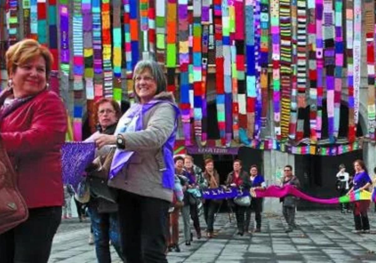 Una de las movilizaciones llevadas a cabo por el proyecto Madejas realizado en la Plaza.