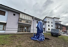 La escultura será descubierta a las 18.00 horas en una jornada animada por la mendi martxa e hinchables.