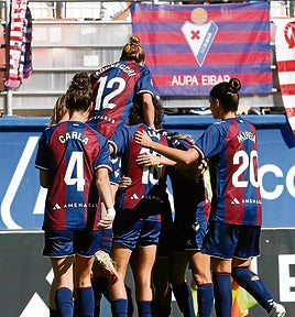 El equipo celebra el tanto de Arene Altonaga frente al Athletic en la pasada jornada.