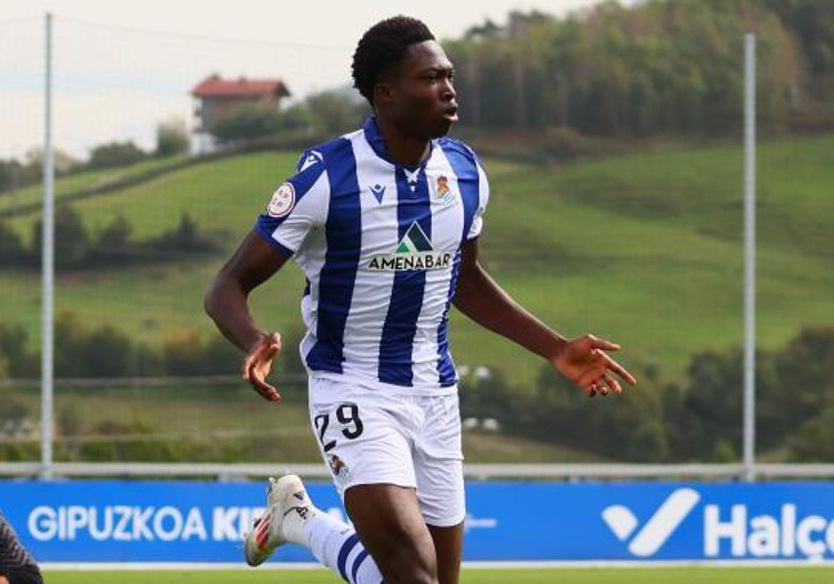 Sydney Osazuwa, revelación de la temporada, celebra un gol con el filial