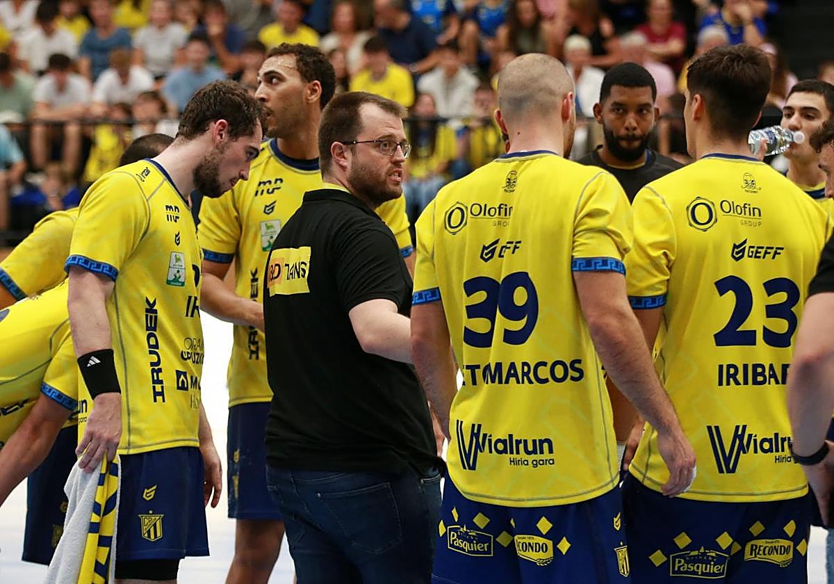 Partido del Bidasoa ante el Barcelona en Irun.