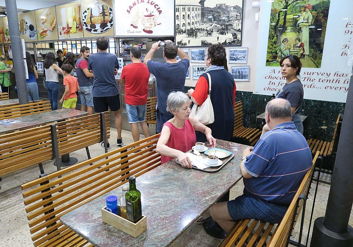 Último día de la churrería Santa Lucía abierta de cara al público en la Parte Vieja de San Sebastián, en septiembre de 2023.