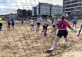 Orbela Tabernak falta jaurtiketa honekin egin zion gol bat Shelter-Pukas taldeari.