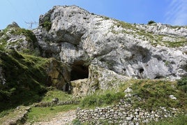 San Adrian igarobidea (Leizarrate) Aizkorri-Aratz natura parkean dago.